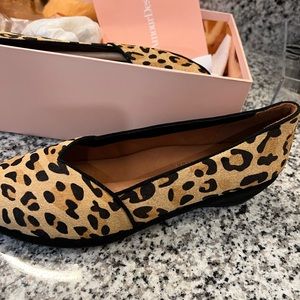 L’Amour Des Pieds size 8.5  Leopard/Cheetah BRAND NEW NEVER WORN